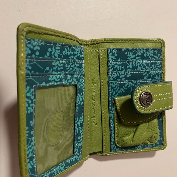 Fossil Cream Floral Canvas Pouch with Green Trim & matching wallet! - Picture 6 of 8
